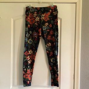 LuLaRoe Tall & Curvy Leggings